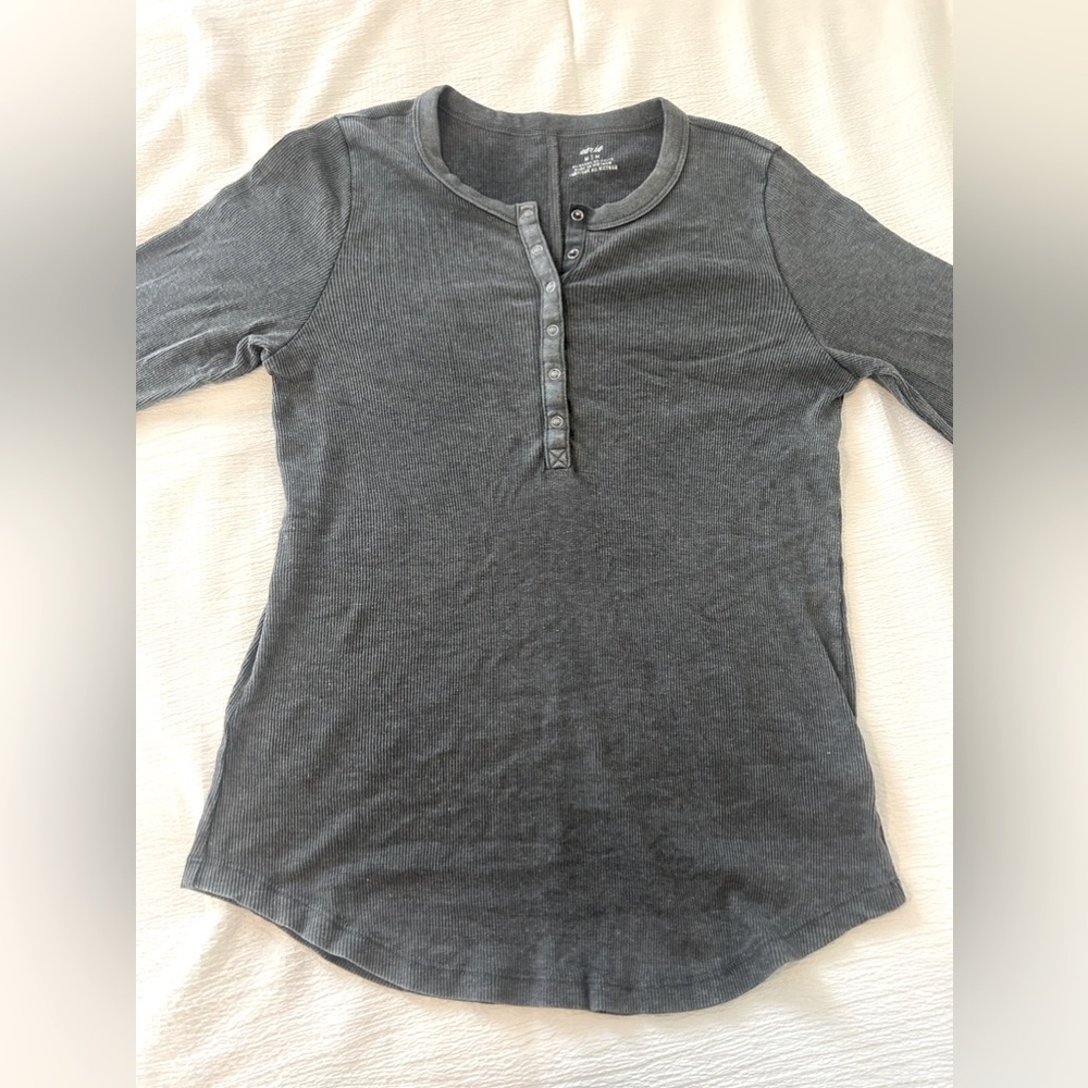 Light weight grey long sleeve half button up